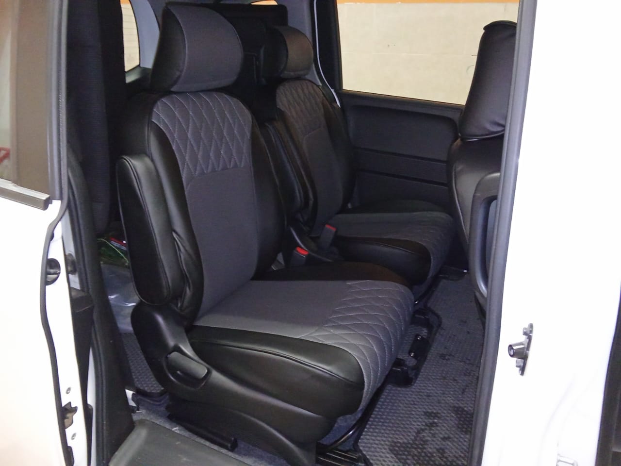 !Чехлы из экокожи Honda Freed I+r+r2 [GB] 05.2008-08.2016 40/40 (Мод.470.1) - 2 ряда Автокомфорт