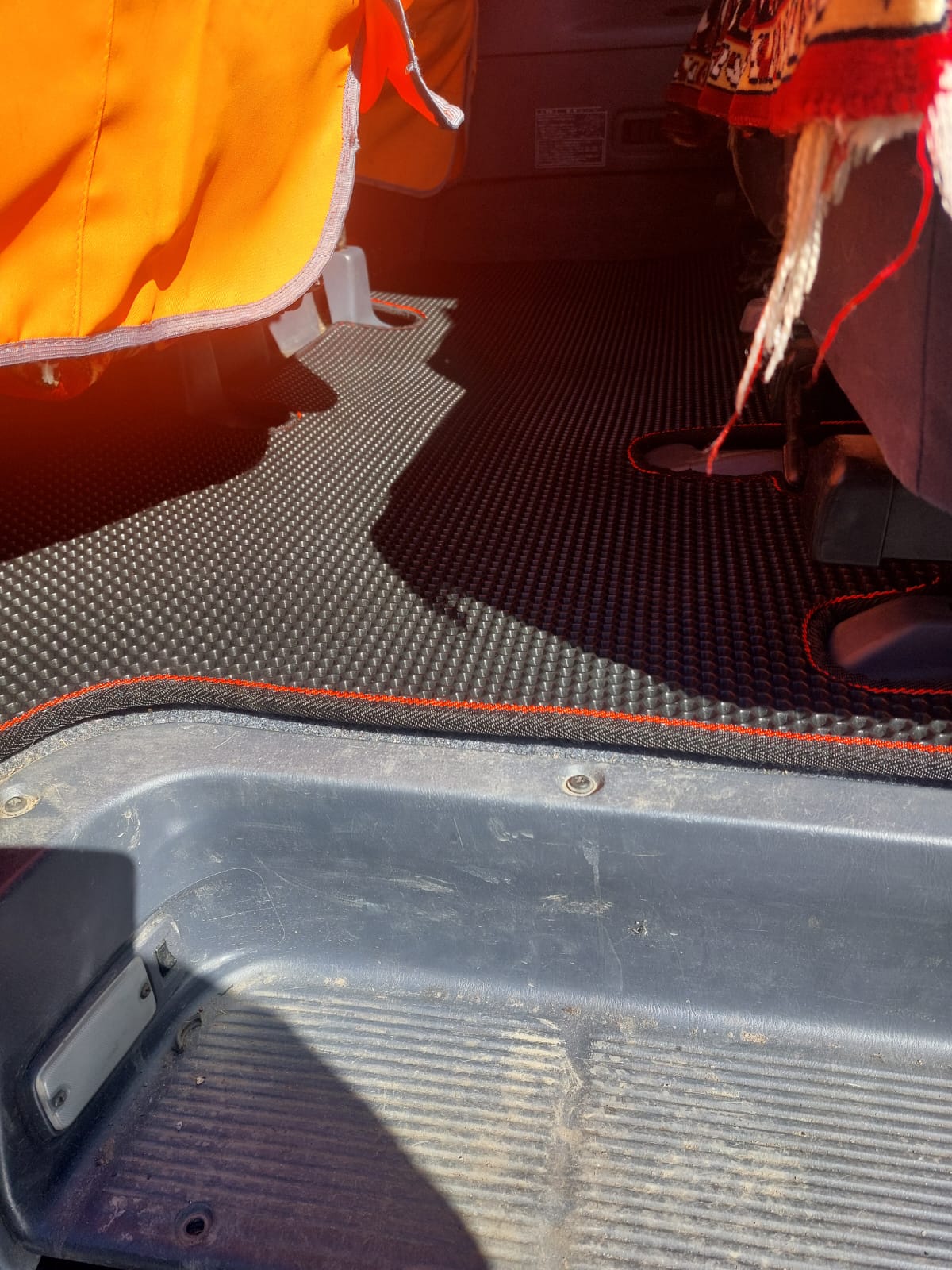 .!Коврики в салон EVA TOYOTA Noah 50 60/40 1998-2001 (ручник, ножник)