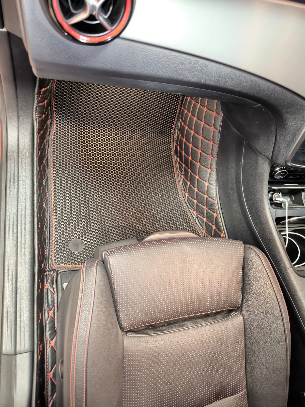 Коврики в салон кожаные 3D Mercedes-Benz CLA-Class ( C117 ) 2013 - 2019 Правый руль