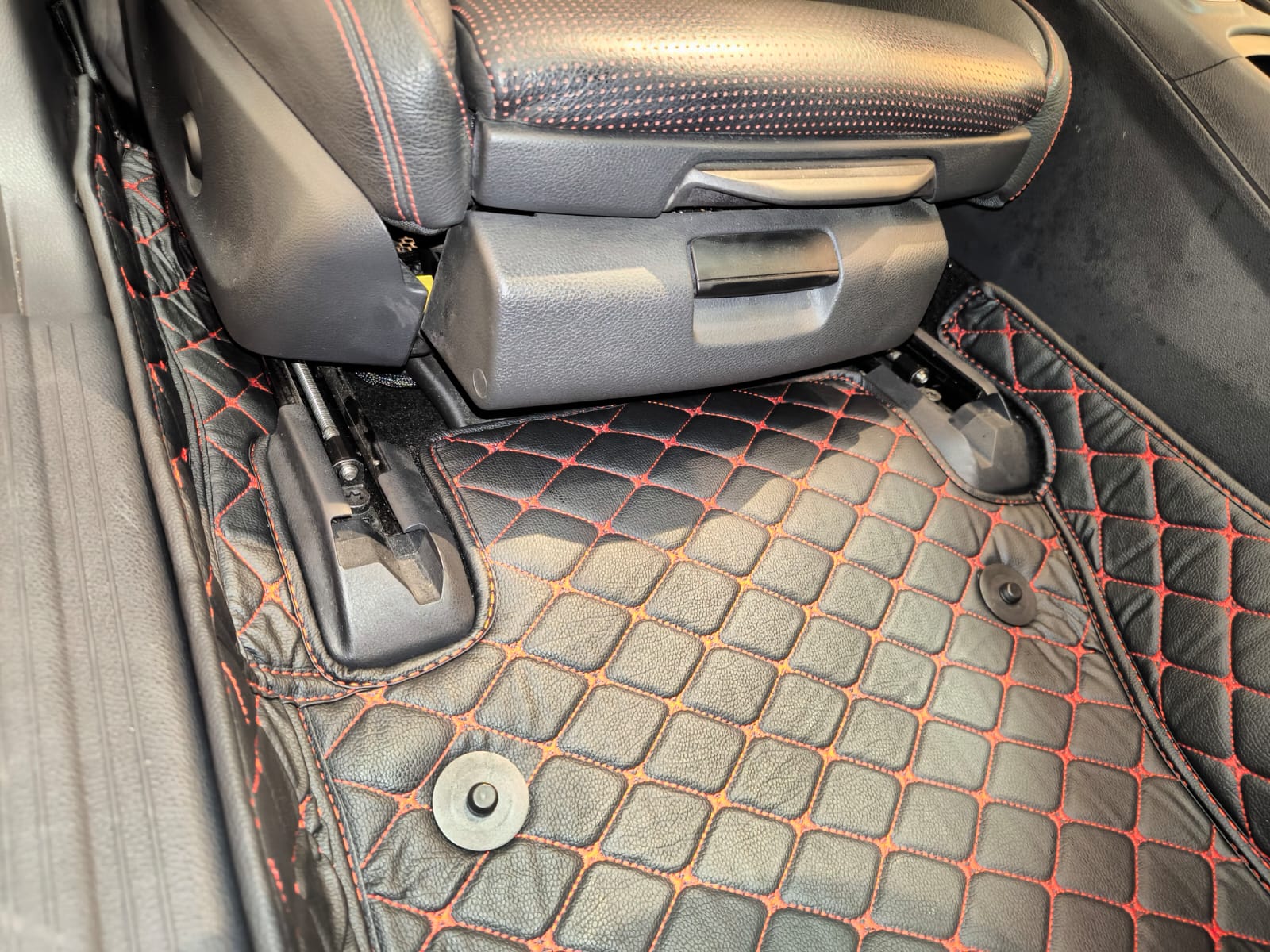 Коврики в салон кожаные 3D Mercedes-Benz CLA-Class ( C117 ) 2013 - 2019 Правый руль