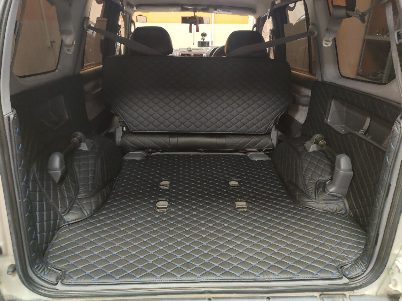 Кожаный коврик в багажник Toyota Land Cruiser Prado 95
