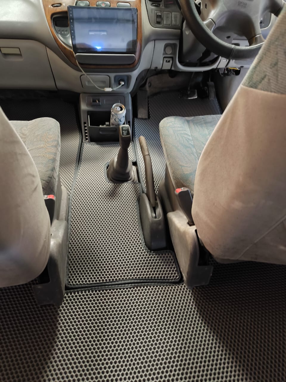 Коврики в салон EVA Mitsubishi Delica 1994-2007 PE8W (второй ряд вращается)