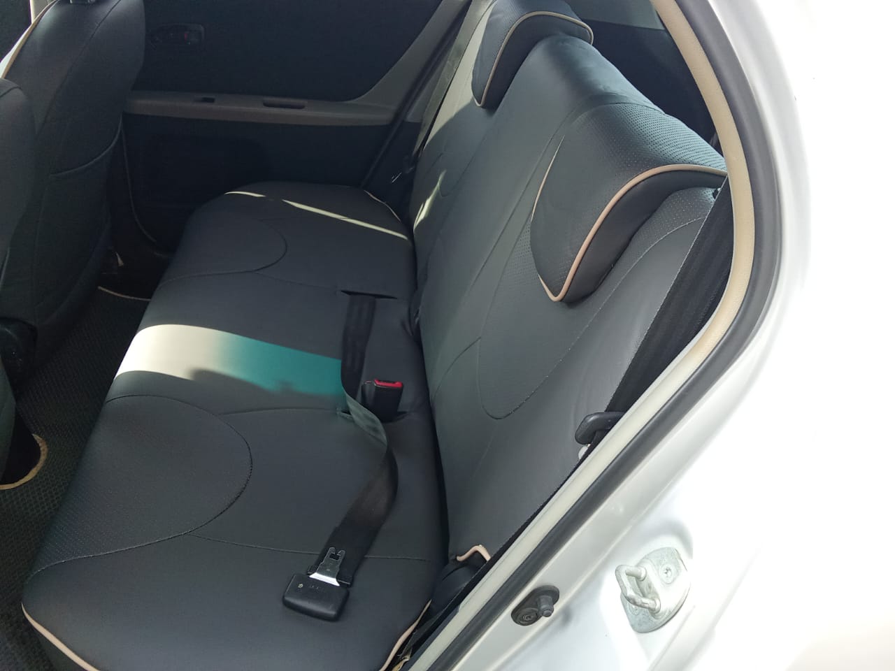 Чехлы Автокомфорт Toyota Vitz 90 2005-2010 Спинка 60/40, сидение сплошное