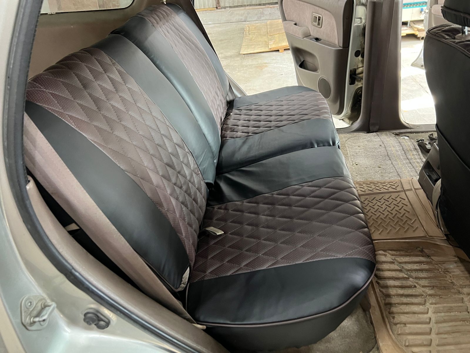 Чехлы из экокожи Toyota Hilux Surf (4Runner) 185 12.1995-09.2002 SSR-X (Мод.264.0) Автокомфорт