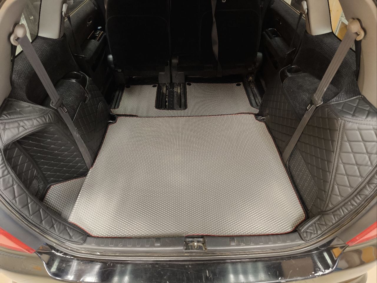 Кожаный коврик в багажник 3D Honda Odyssey 1999 - 2003