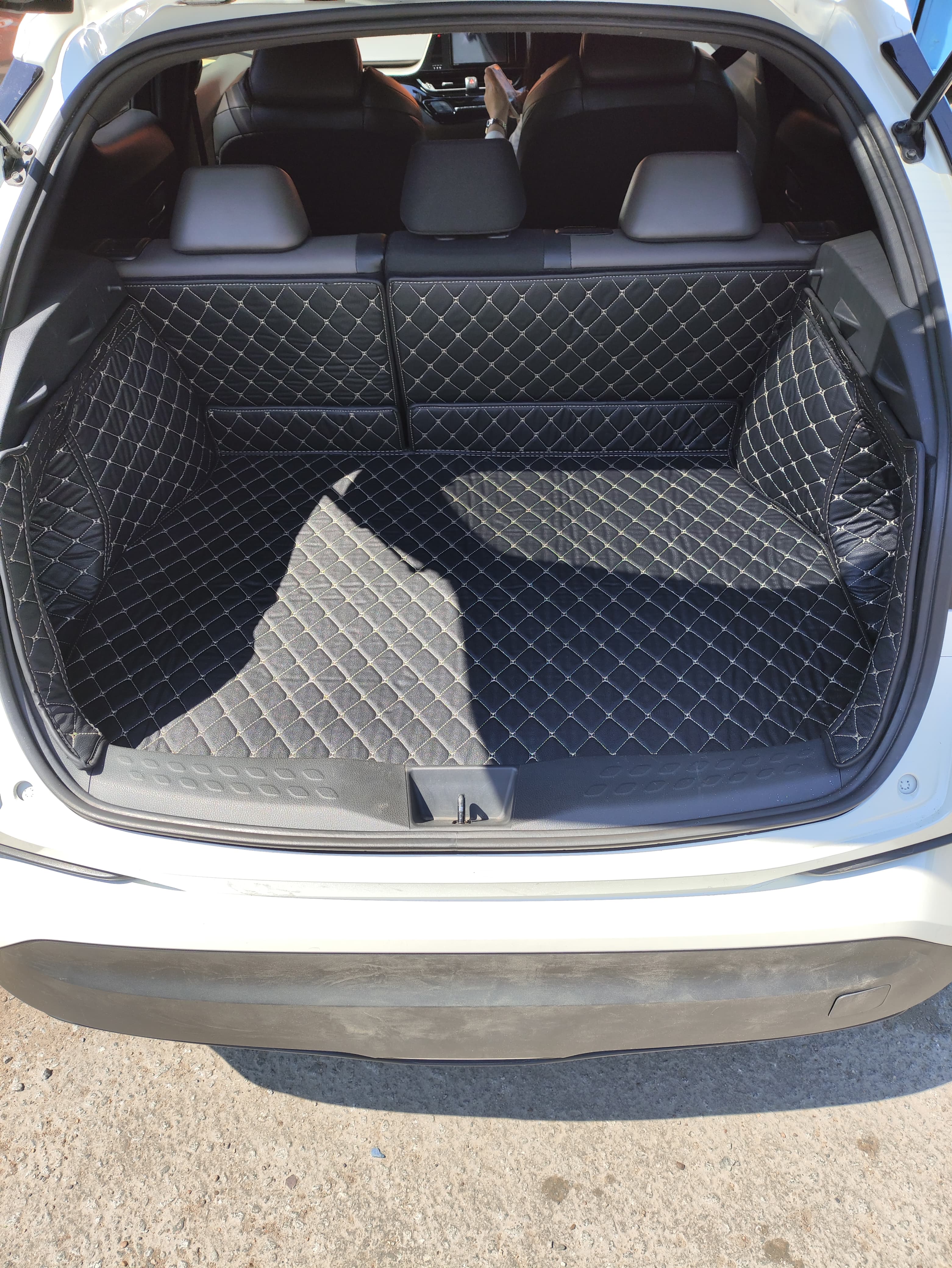 Кожаные коврики в Багажник 3D Toyota C-HR правый руль 4WD