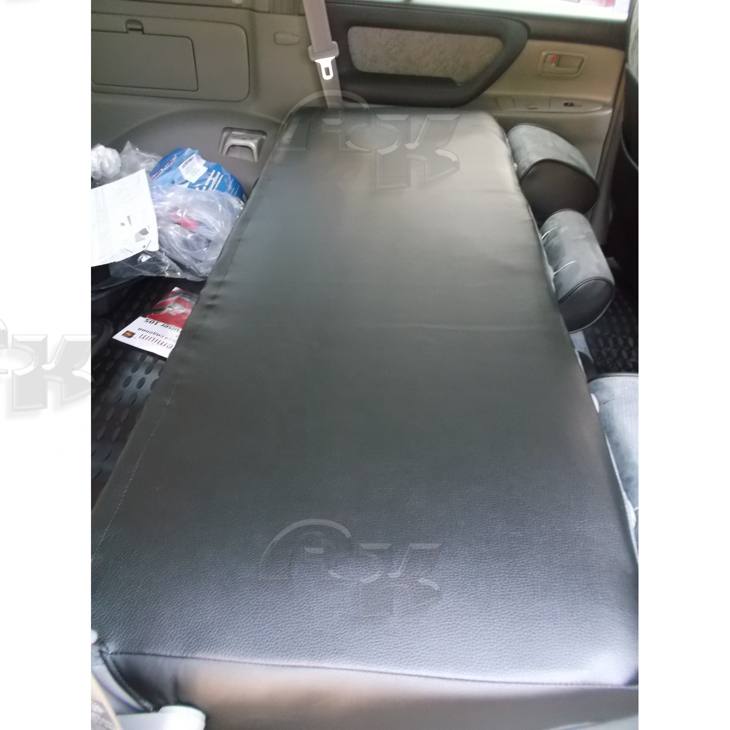 Чехлы из экокожи Toyota Land Cruiser 105 1998-2007 диван левый руль  (Мод.234.0) Автокомфорт