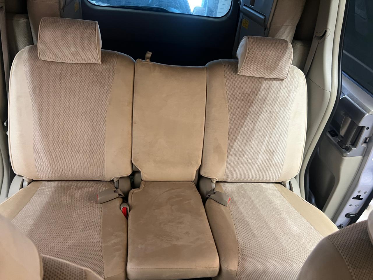 Чехлы из экокожи Toyota Voxy (Noah) 70 75 06.2007-12.2013 40/20/40 (Мод.270.1) - 2 ряда Автокомфорт
