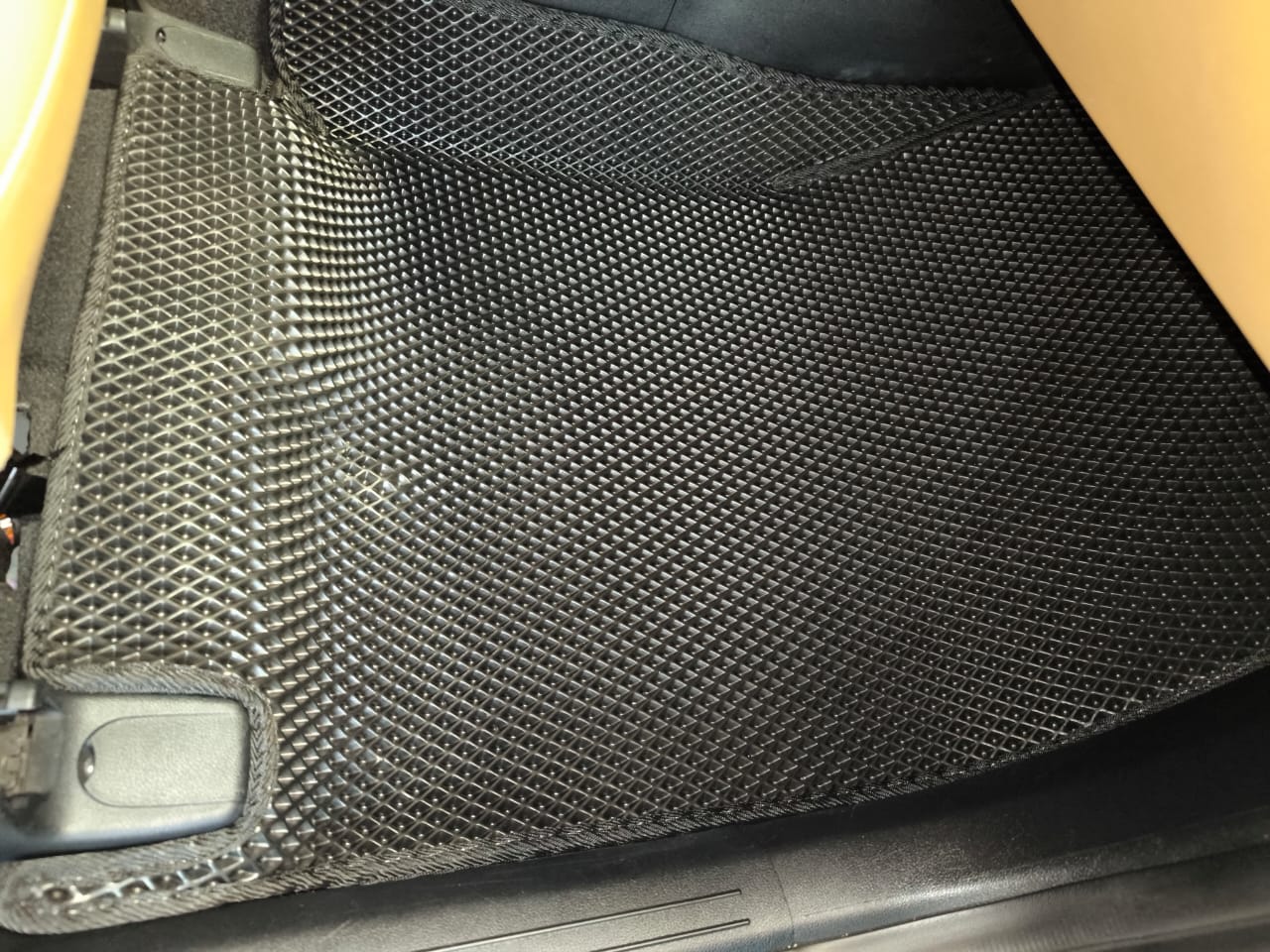 Коврики в салон EVA 3D Kia Sorento MQ4  2020 - 2023 4-Поколение (капитанские кресла, гибрид)