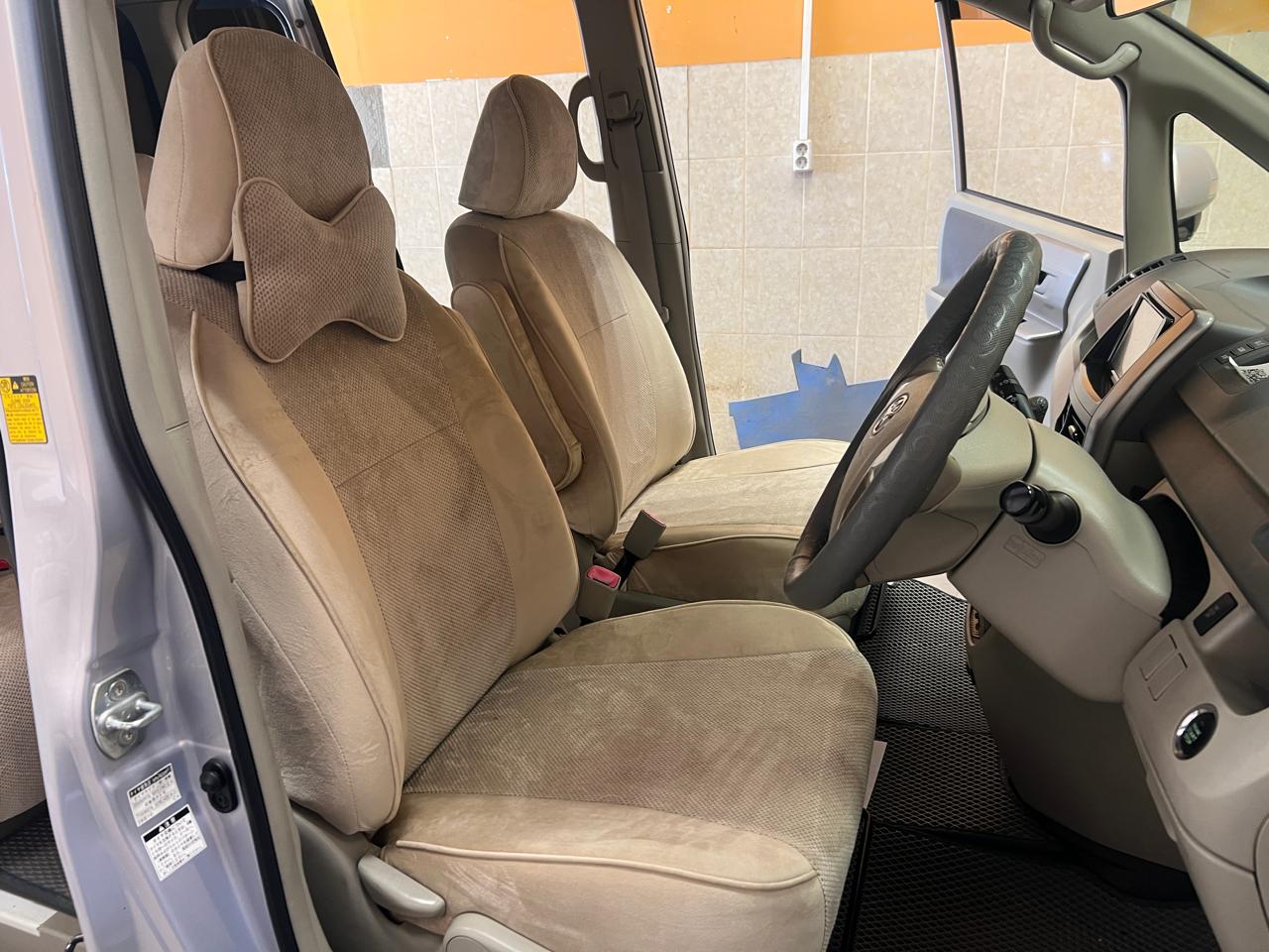 Чехлы из экокожи Toyota Voxy (Noah) 70 75 06.2007-12.2013 40/20/40 (Мод.270.1) - 2 ряда Автокомфорт