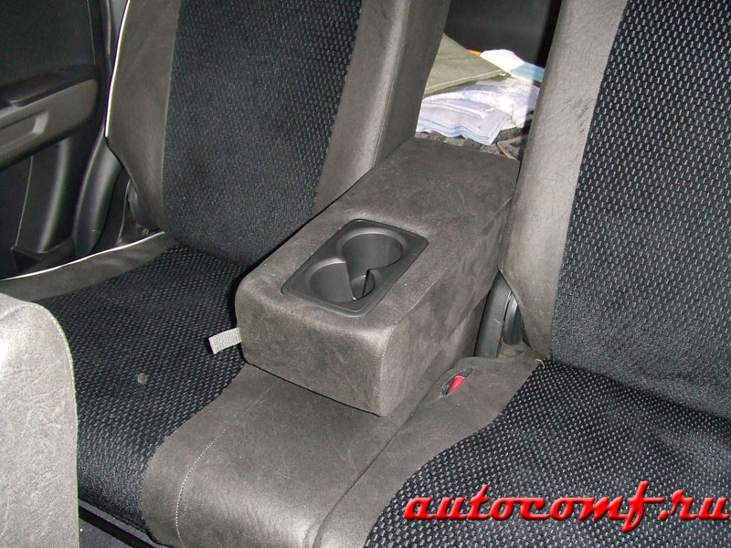 Чехлы из экокожи Honda Stream (Crossroad) II [RT] 02.2007-08.2010 40/20/40 (Мод.032.0) - 2 ряда Автокомфорт