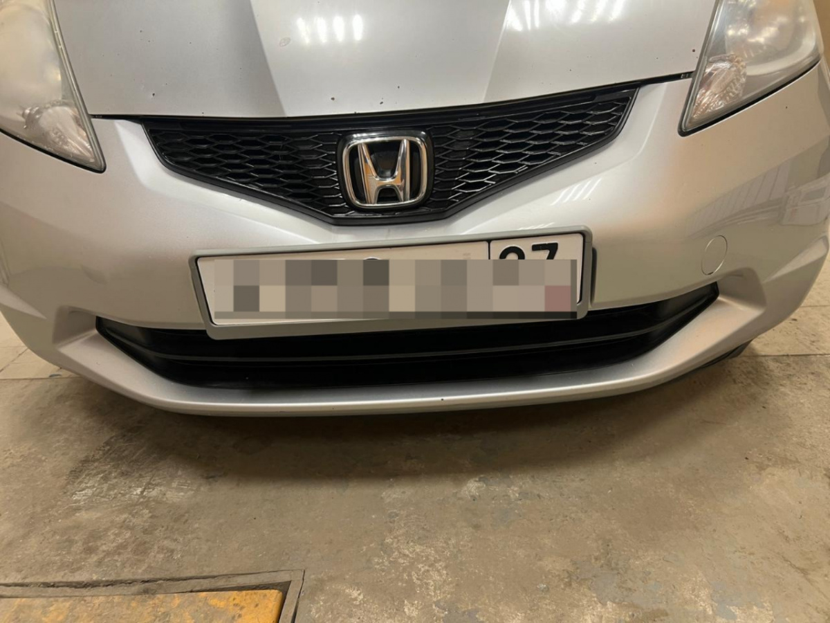 Утеплитель радиатора кожаный Honda Fit 2 2007-2010 из 2 частей