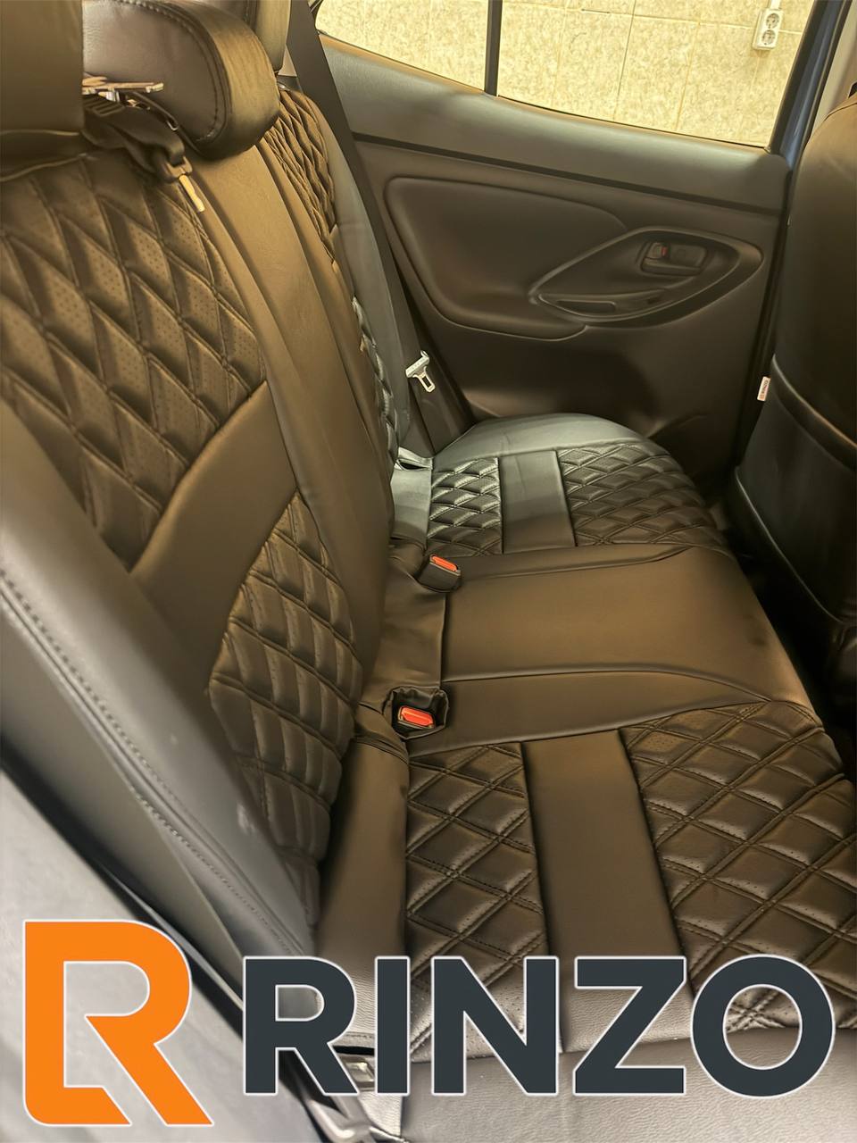 Чехлы Rinzo кожа PVC Toyota Yaris \ Yaris Cross  2020- литые подголовники НЕ гибрид  модель Grid (ромб)