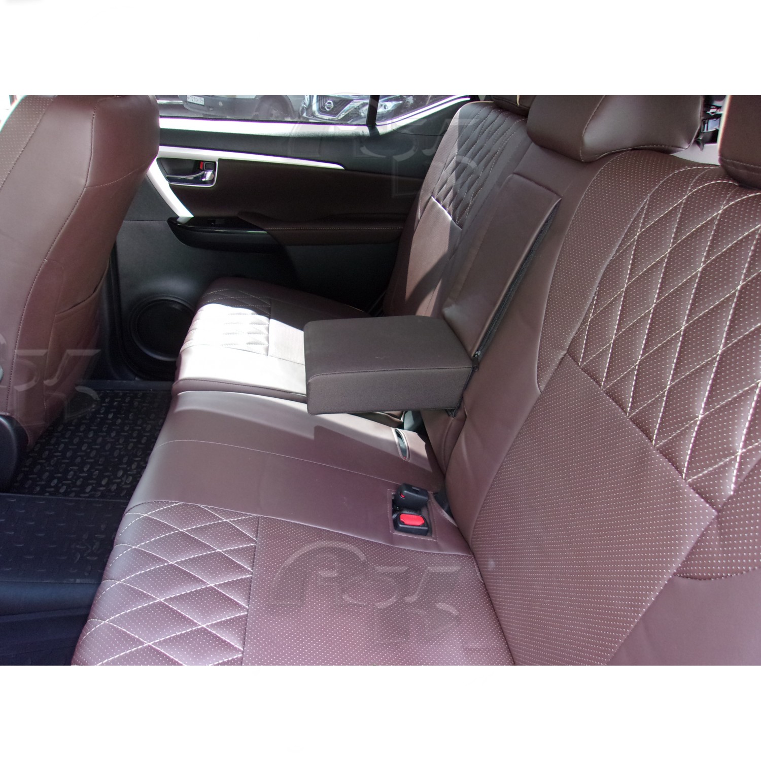 Чехлы из экокожи Toyota Fortuner II [AN160] 07.2015- (Мод.415.0) - 2 ряда Автокомфорт