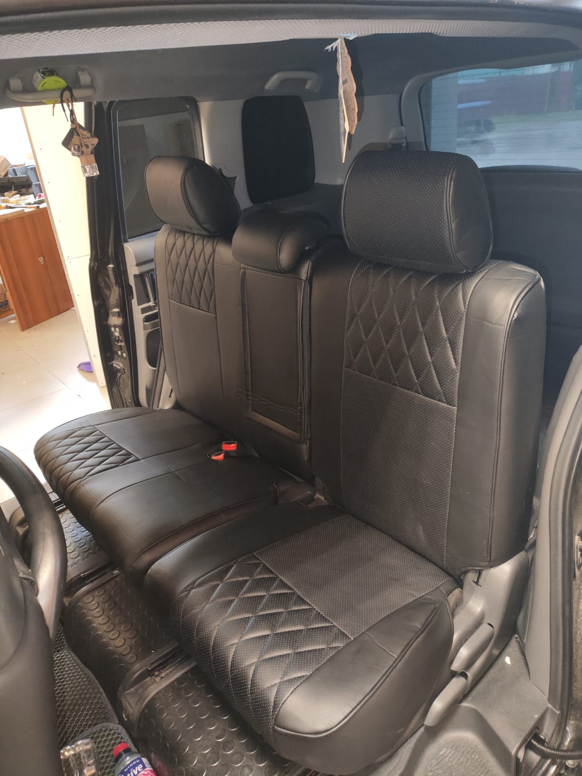 !Чехлы из экокожи Toyota Isis I+r+r2 [XM10] 09.2004-12.2017 Platana (Мод.506.1) - 2 ряда Автокомфорт