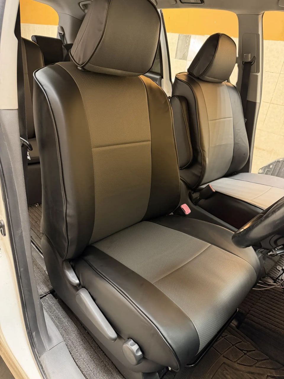 Чехлы из экокожи Toyota Estima III+r+r2 [AHR20,XR50] 01.2006-10.2019 40/40 (Мод.419.1) - 3 ряда Автокомфорт