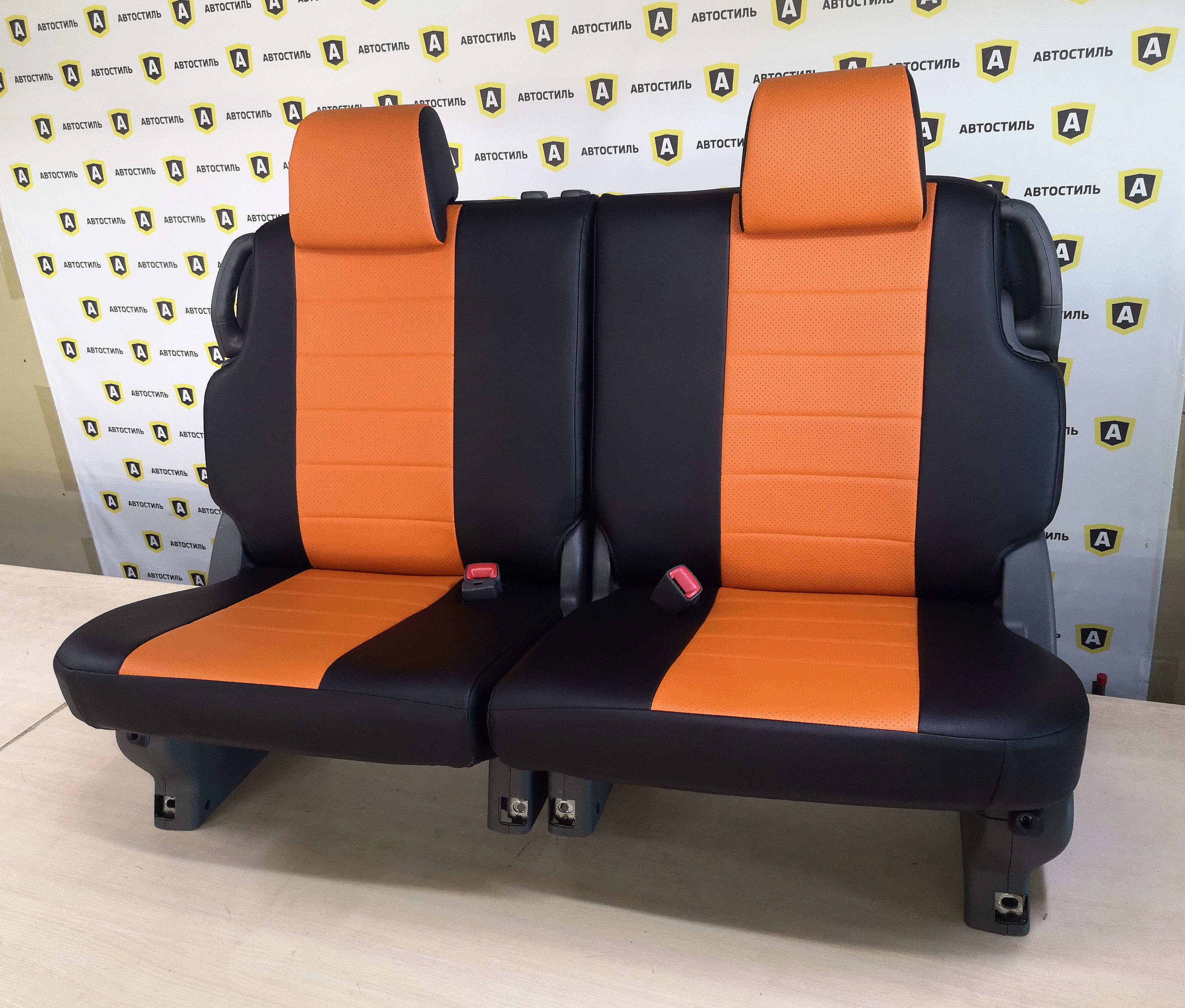 Чехлы Toyota Sienta 80 2003-2015  на 2 ряда Автостиль