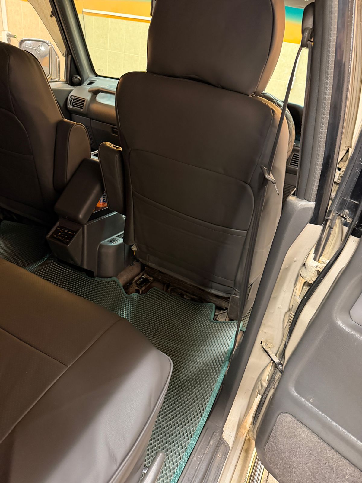 Чехлы из экокожи Mitsubishi Pajero 2 01.1991-08.1999 ДИВАН 5дв (Мод.112.0) Автокомфорт