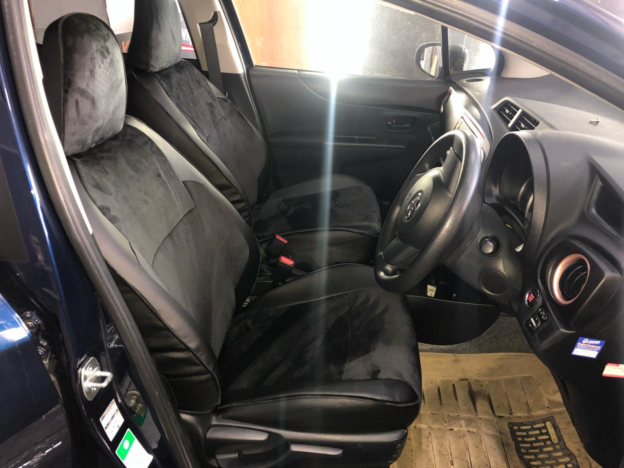 Чехлы из экокожи Toyota Vitz 130 2010-2020 диван, раздельные подголовники (Мод.487.0) Автокомфорт