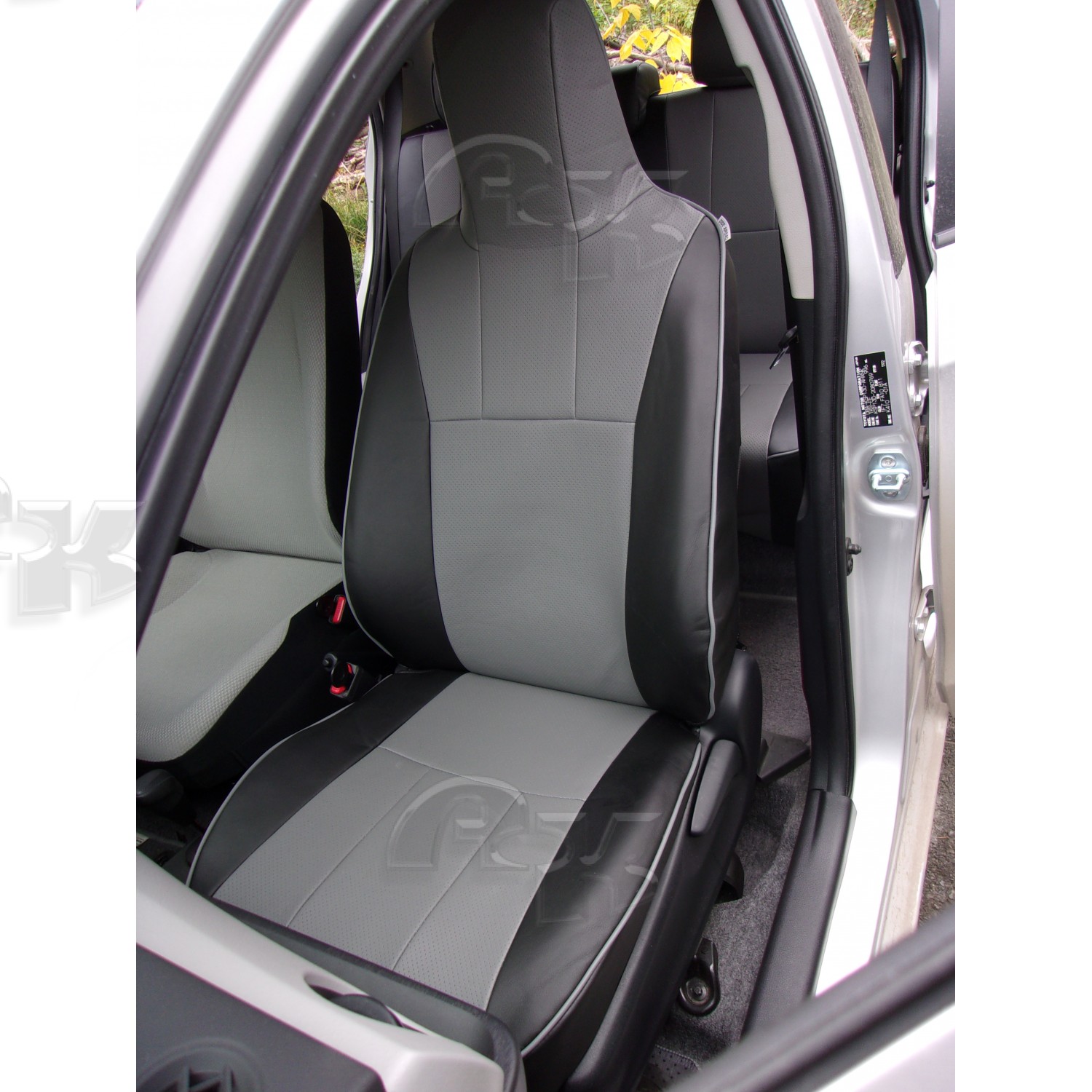 Чехлы из экокожи Toyota Vitz III 130 12.2010-03.2014 60/40 литые подг. (Мод.443.0) Автокомфорт