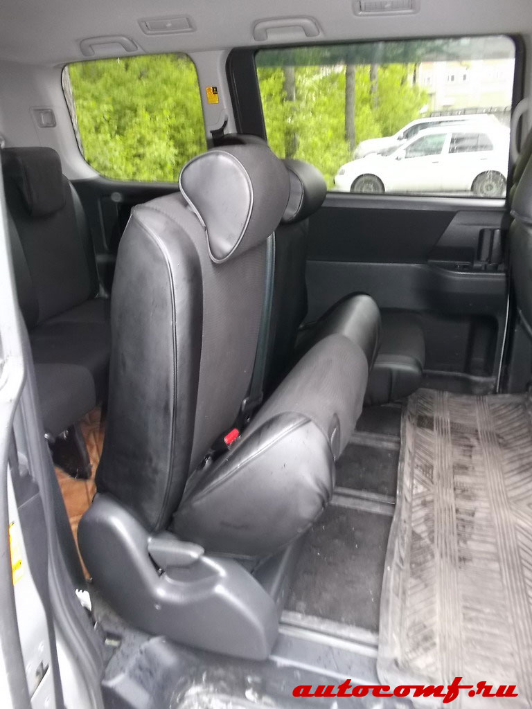 Чехлы из экокожи Toyota Voxy (Noah) 70 75 06.2007-12.2013 40/60 (Мод.390.0) - 3 ряда Автокомфорт