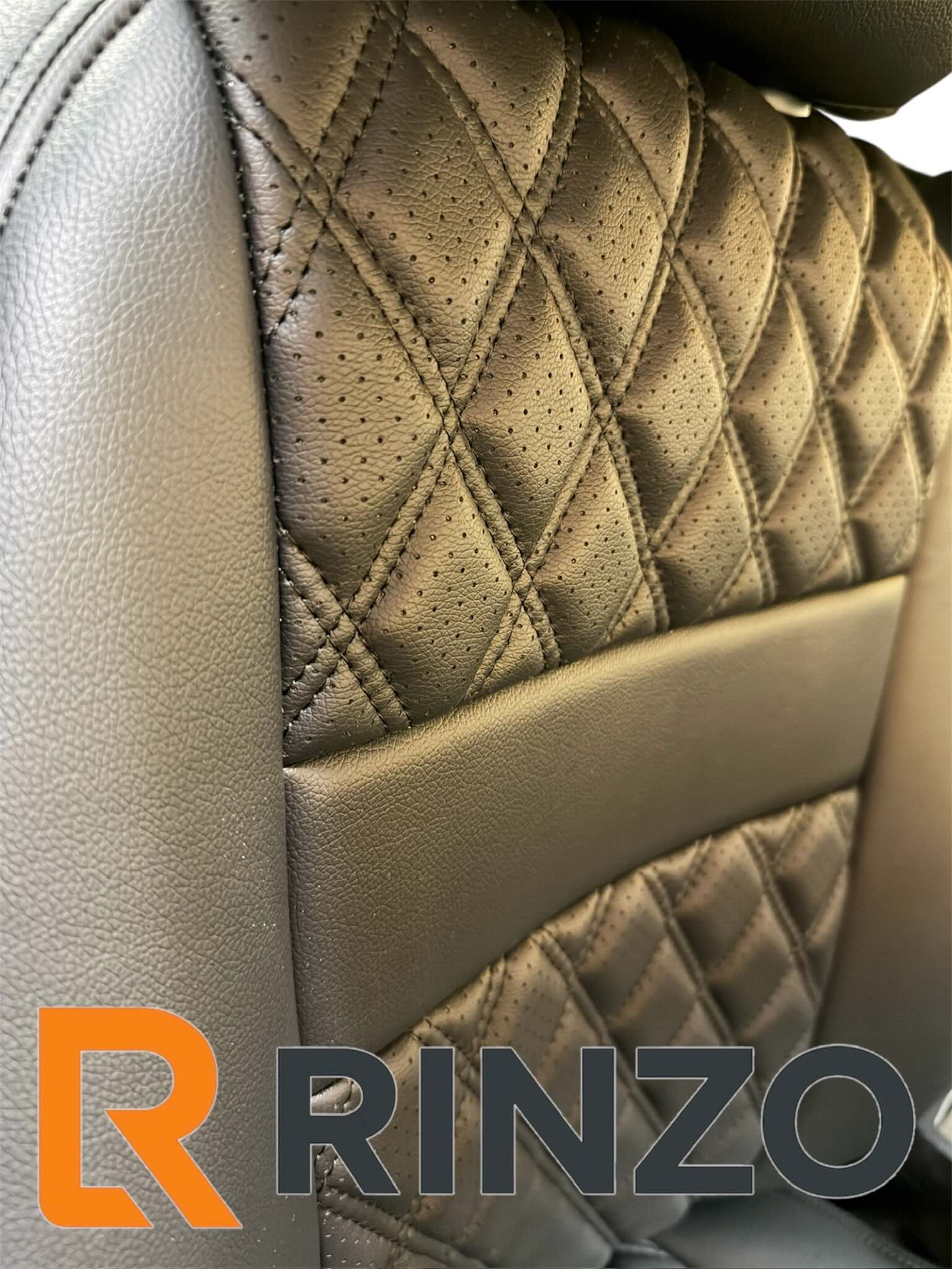 Чехлы Rinzo кожа PVC Toyota Wish 2009-2017  (2 ряда) модель Grid (ромб)