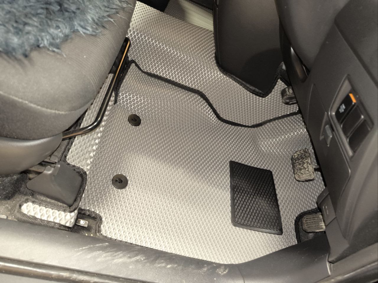 Коврики в салон EVA 3D Toyota Isis 2004 - н.в. 4WD