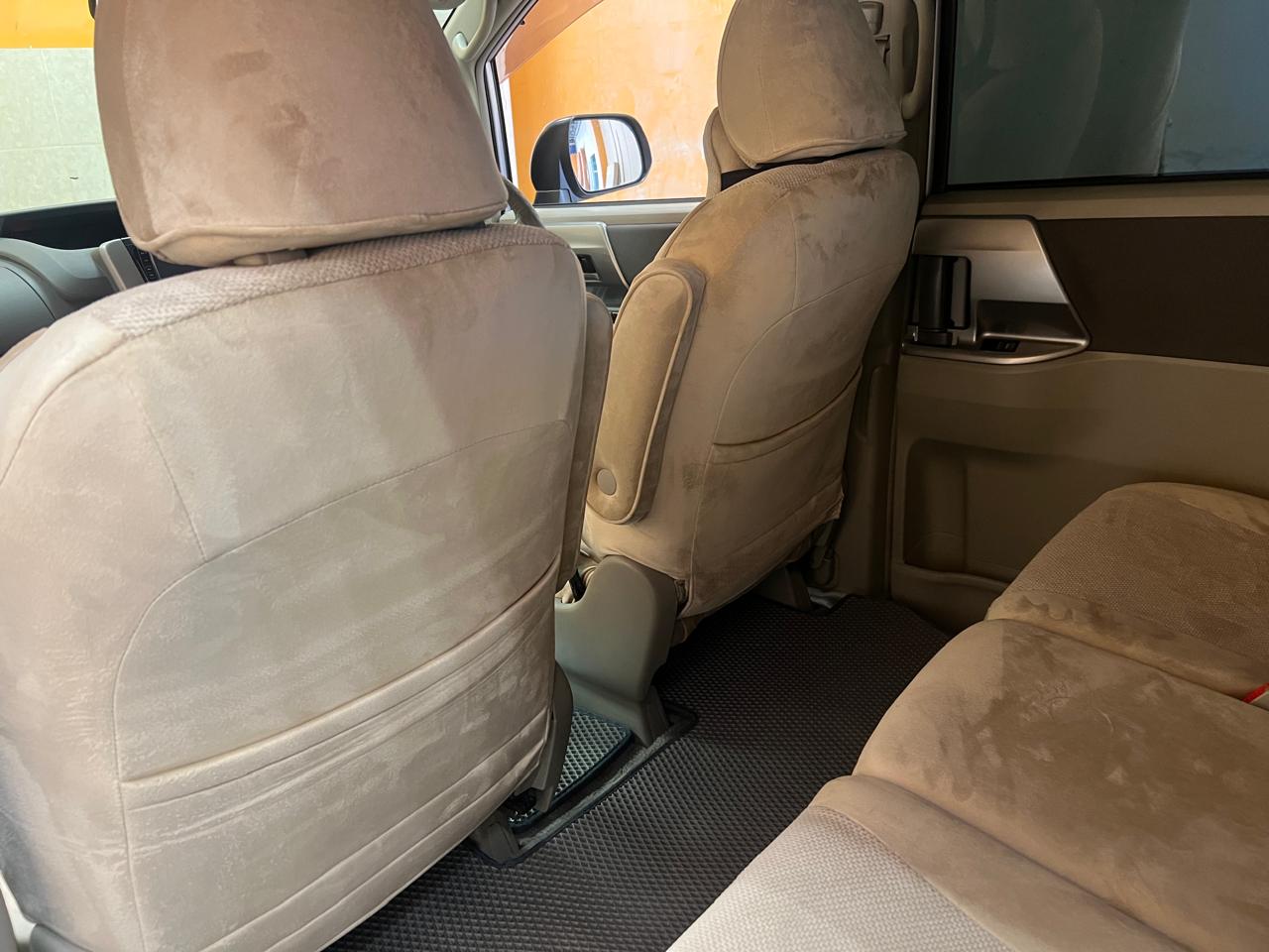 Чехлы из экокожи Toyota Voxy (Noah) 70 75 06.2007-12.2013 40/20/40 (Мод.270.1) - 2 ряда Автокомфорт