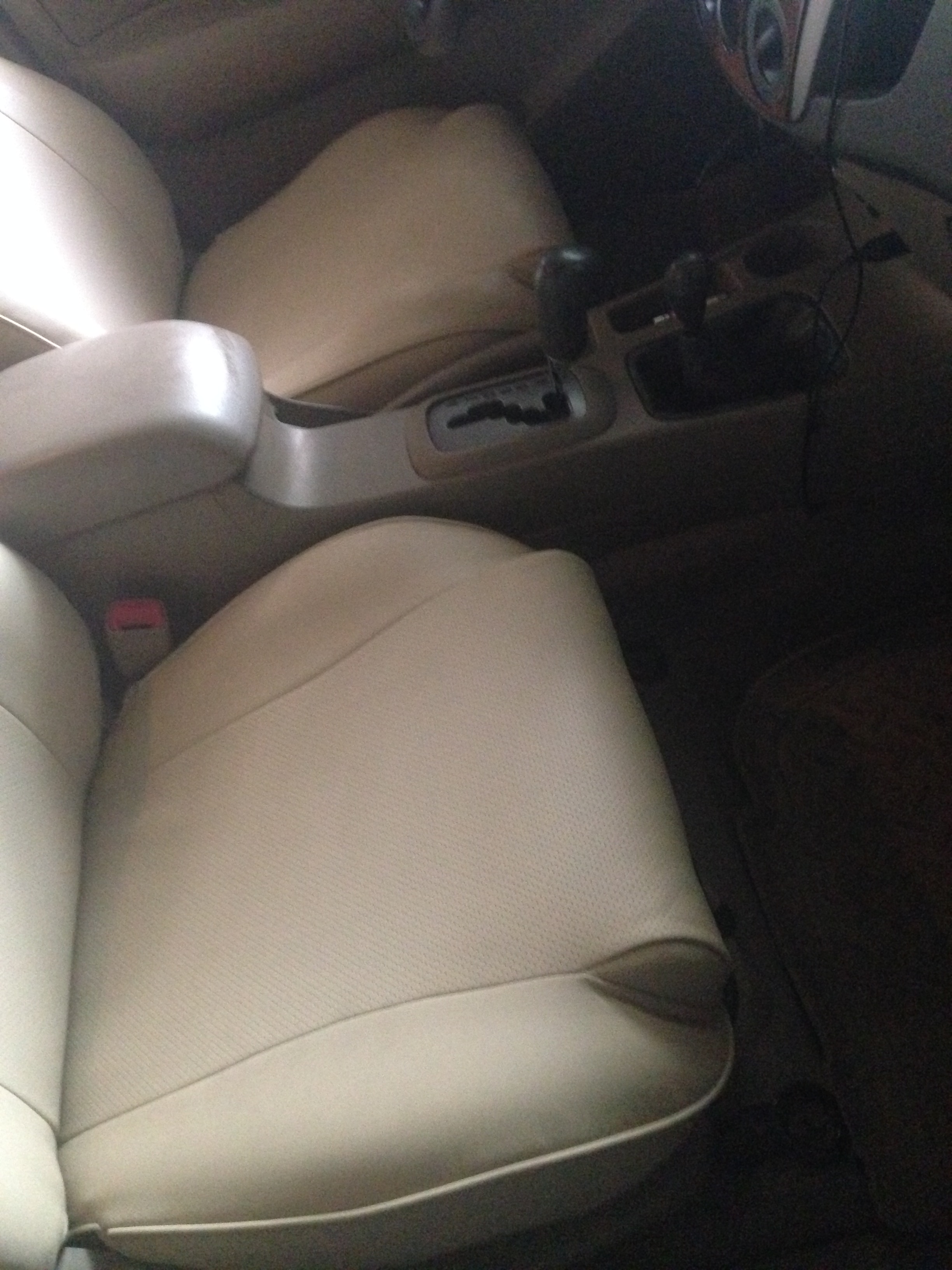 Чехлы из экокожи Toyota Fortuner I+r+r2 [AN50,AN60] 11.2004-06.2015 AE с ушками (Мод.215.0) Автокомфорт