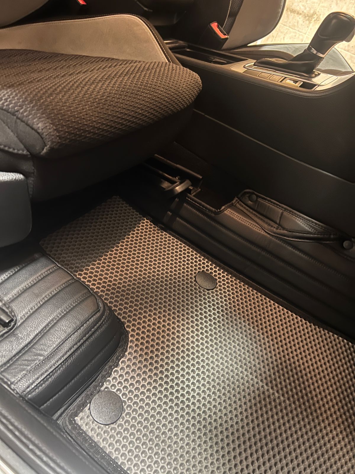 Коврики в салон кожаные 3D Volkswagen Passat B7 универсал 2011-2015 правый руль