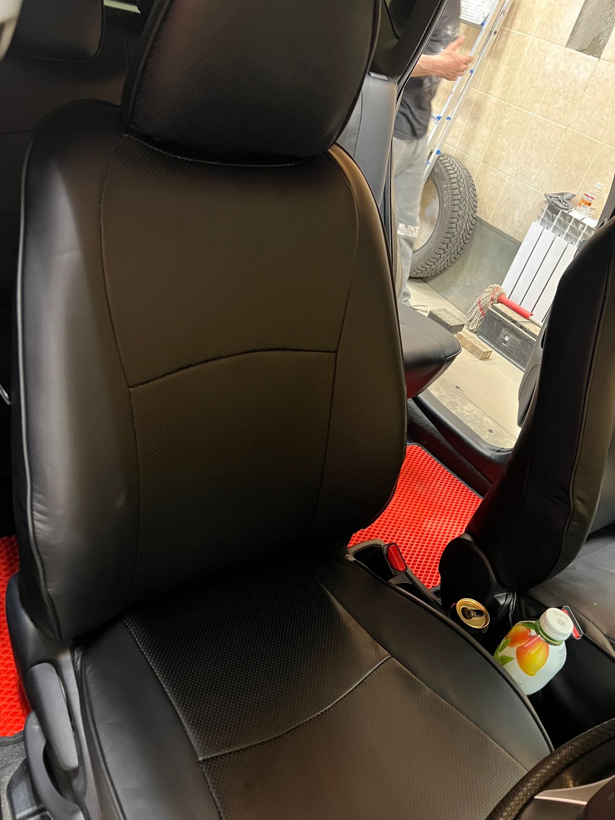 Чехлы из экокожи Toyota Ractis II+r 120 11.2010-08.2016 2WD (Мод.405.0) Автокомфорт
