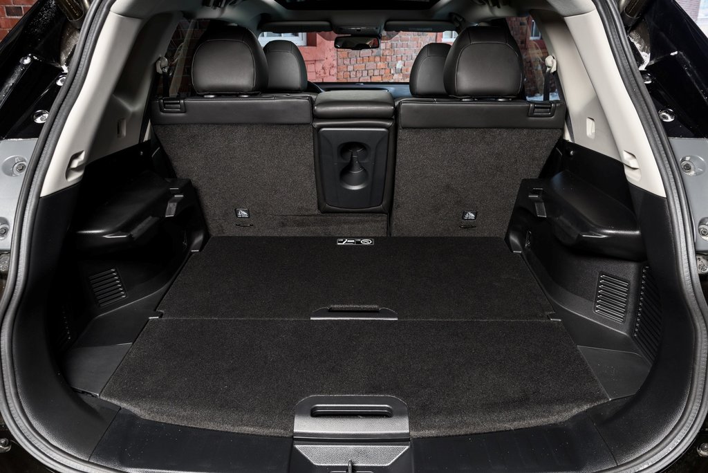 Чехлы из экокожи Nissan X-trail T32  с 2013-  ЛЕВЫЙ РУЛЬ задняя спинка 40/20/40 Автостиль