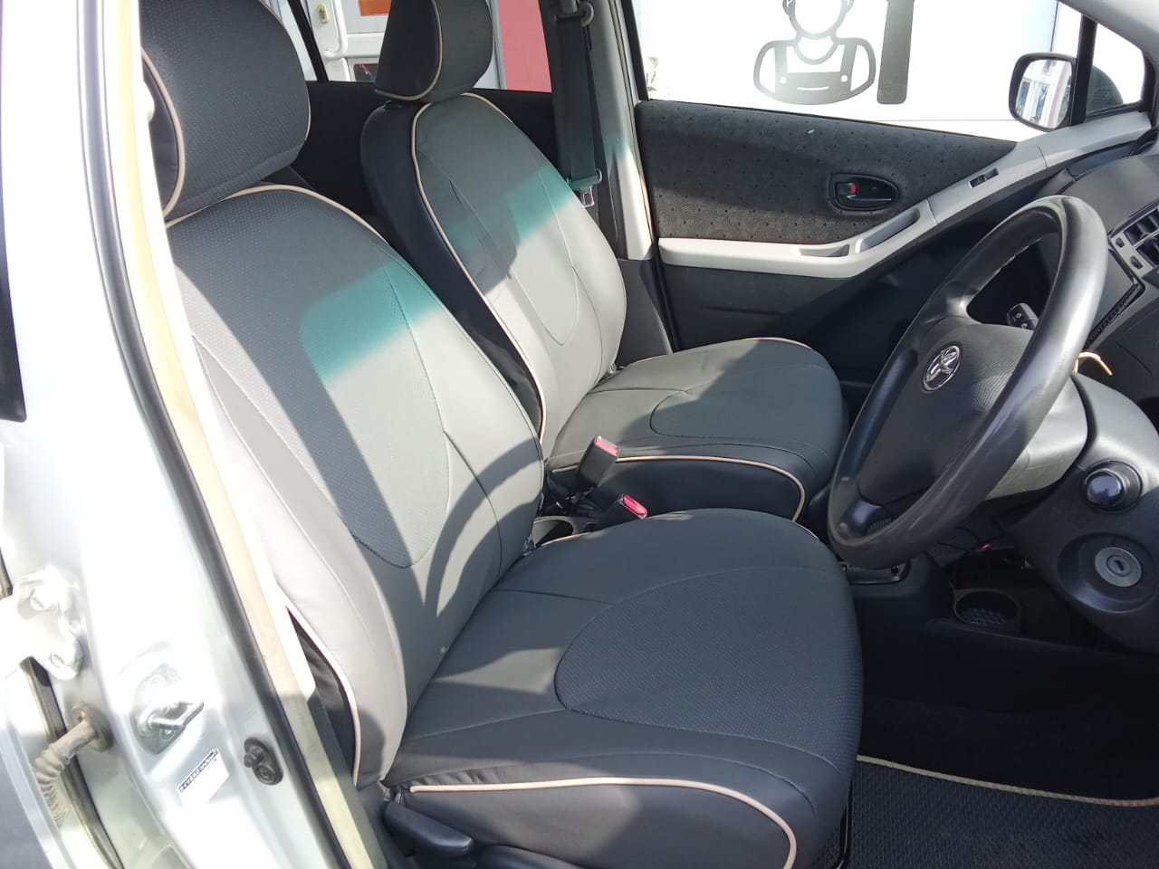 Чехлы Автокомфорт Toyota Vitz 90 2005-2010 Спинка 60/40, сидение сплошное
