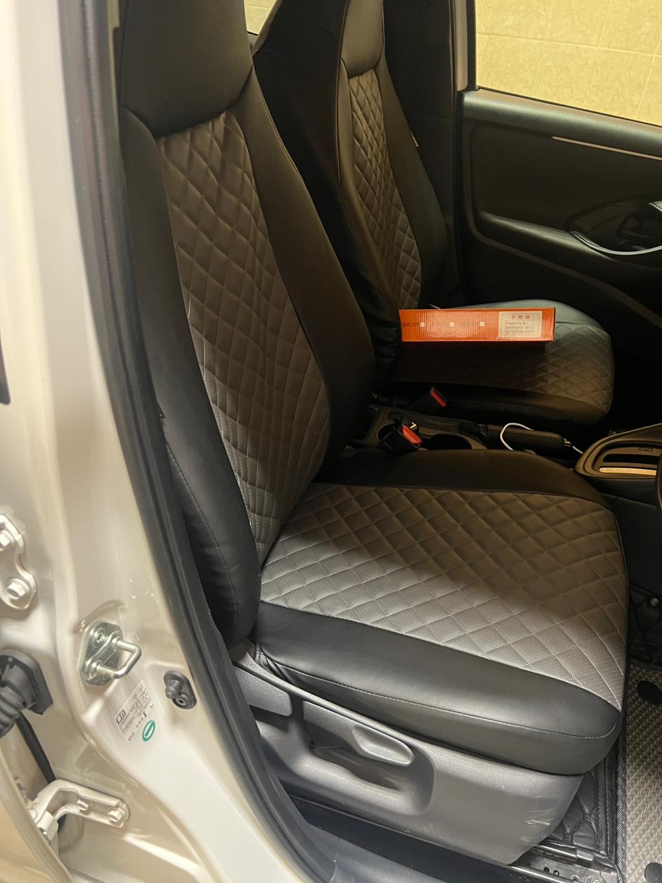 Чехлы Toyota Yaris \ Yaris Cross 2020- литые подголовники, правый руль Автостиль