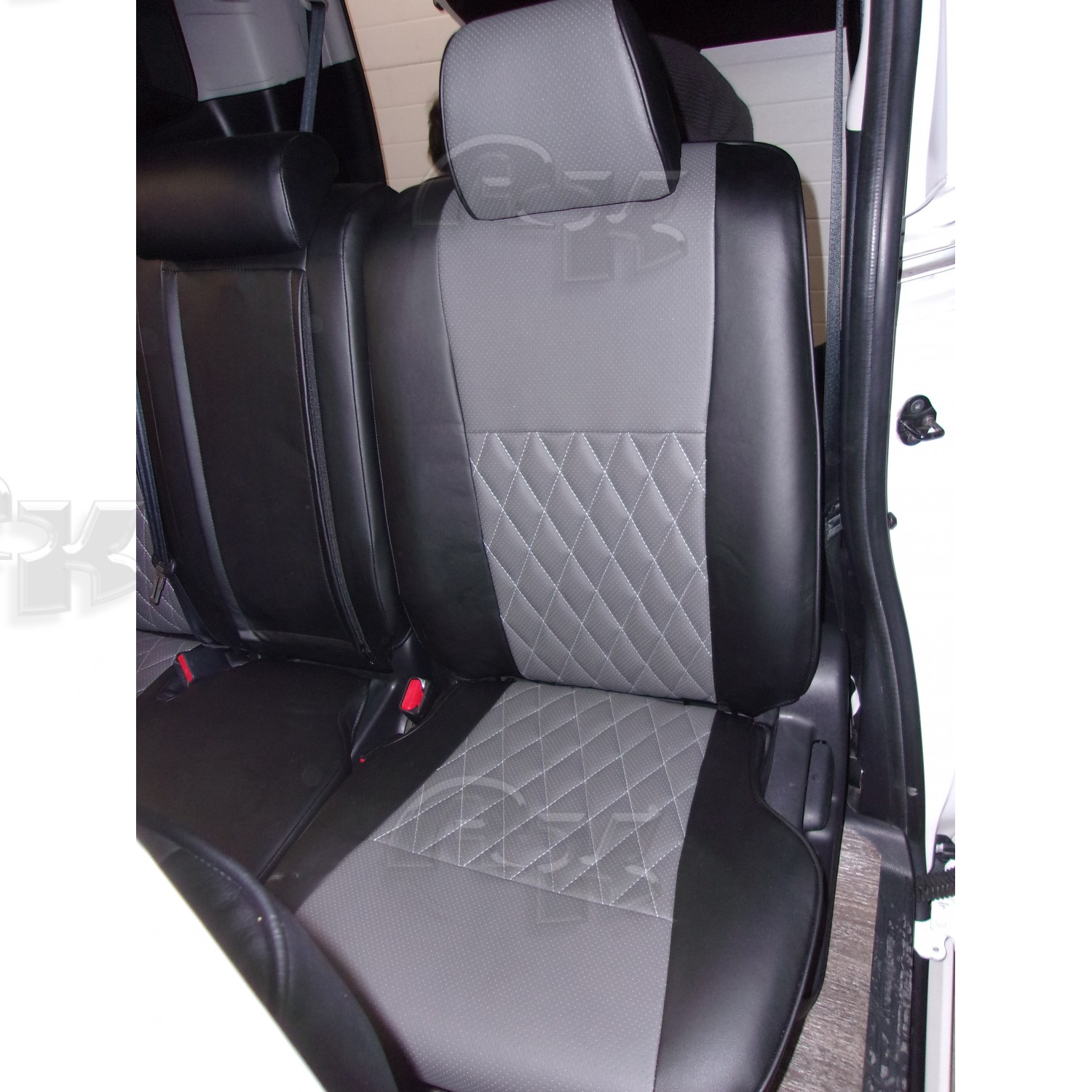 Чехлы из экокожи Toyota Voxy / Noah 80 / 85 2014-12.2021 40/60 (Мод.424.0) - 3 ряда Автокомфорт