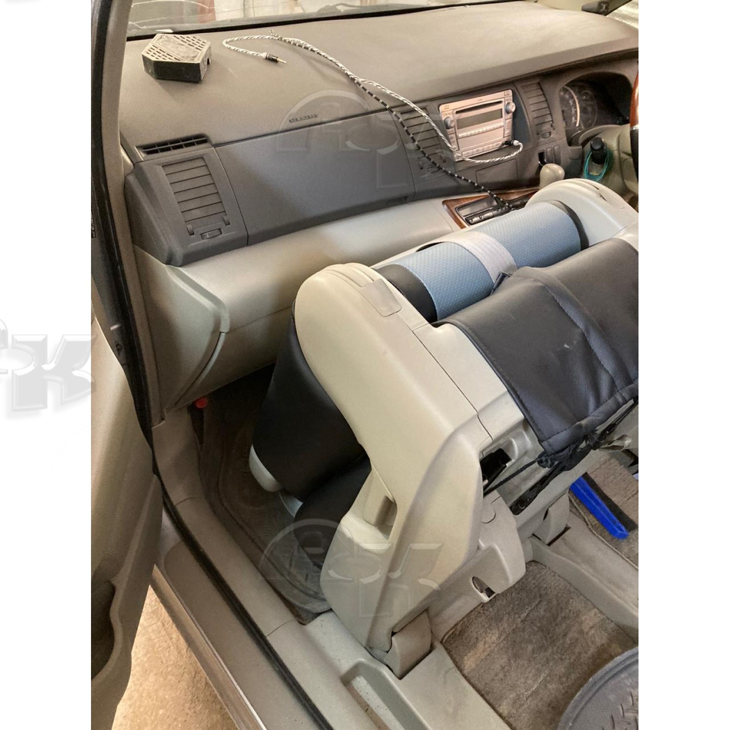 !Чехлы из экокожи Toyota Isis I+r+r2 [XM10] 09.2004-12.2017 Platana (Мод.506.0) - 3 ряда Автокомфорт